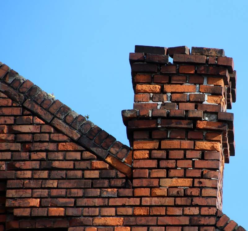 Signs Your Bell Home Needs a Chimney Inspection Damaged chimney on an Bell home showing cracks and missing mortar